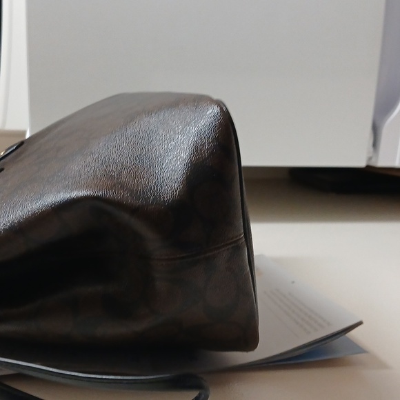 Coach - Picture 4 of 5